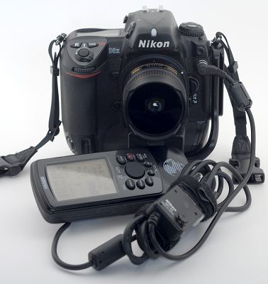 Garmin GPS 72 verbunden mit einer Nikon D2x